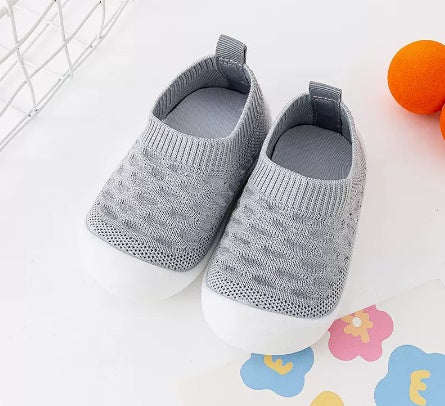 Oluuu. Baby Lauflernschuhe – Weiche, rutschfeste Sohle für Frühling und Herbst