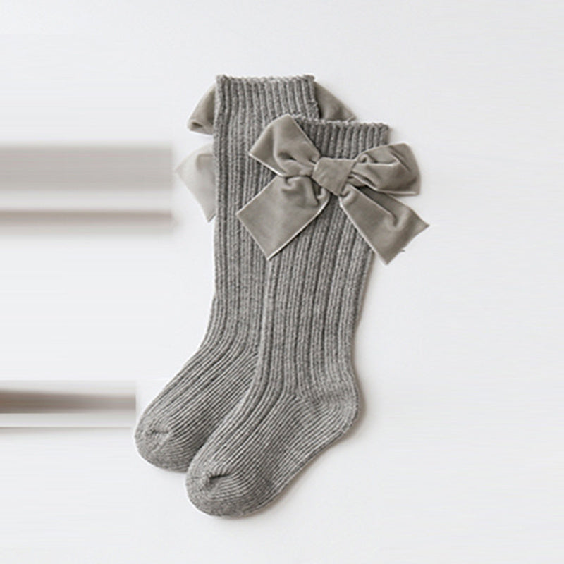 Oluuu. Baby Wollsocken mit Schleifen-Design