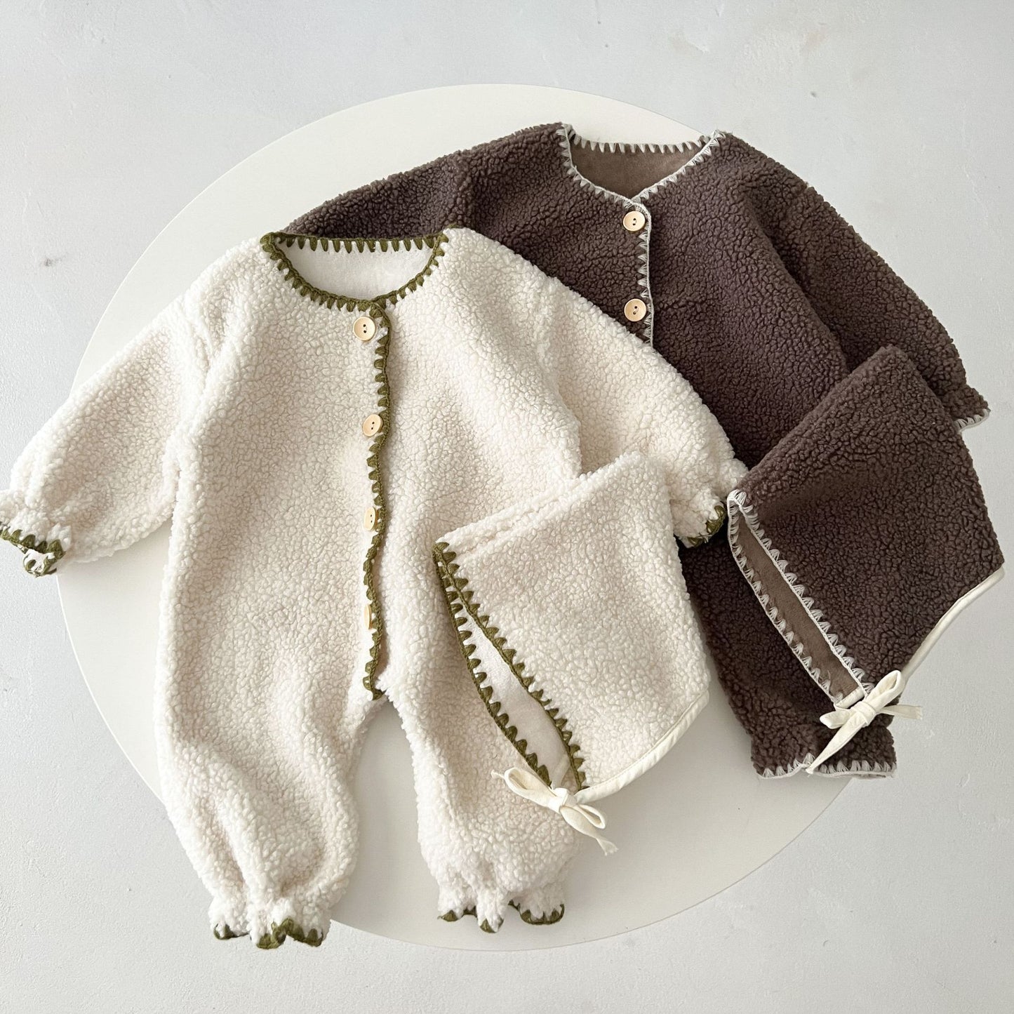 Oluuu. Baby Einteiler – Fleece-gefütterter Western-Stil Langarm-Jumpsuit
