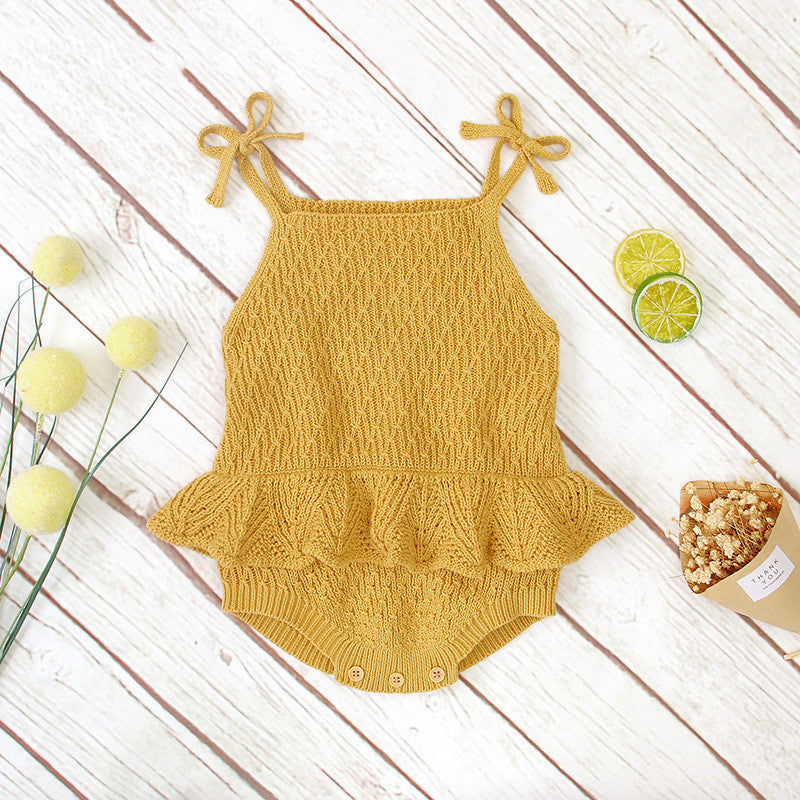 Oluuu. Baby Einteiler für Mädchen – Strick-Sling mit Rüschen und fröhlichem Falten-Romper