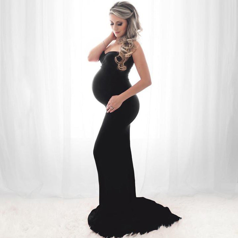 Oluuu. Wunderschönes Kleid für Schwangere, ärmellos mit tiefem Ausschnitt und Schleppe