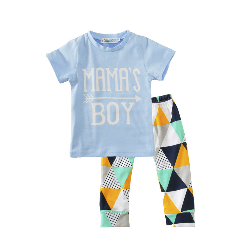 Oluuu. Jungen Anzug mit Kurzarm T-Shirt, blauen Buchstaben und Pfeil-Design, Geometrische Hose, Zwei-Teiler Set