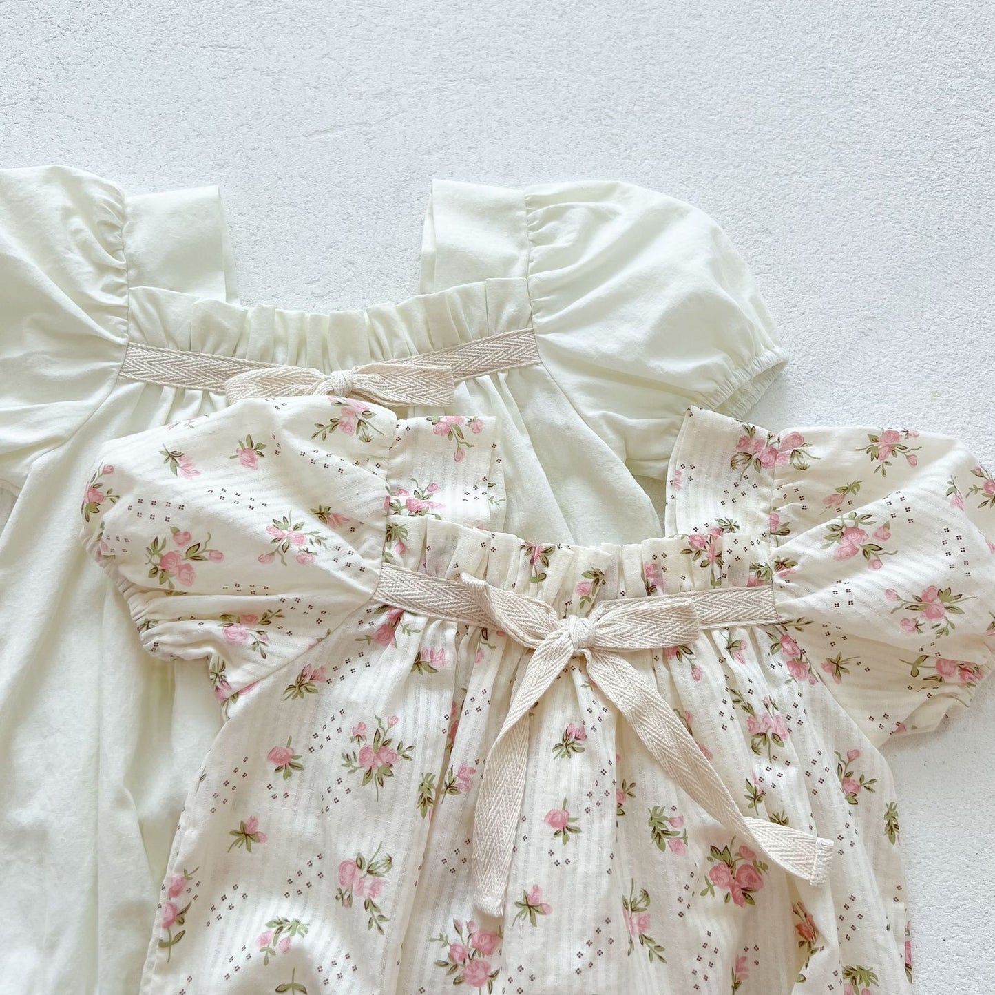 Oluuu. Baby Mädchen Puffärmel Strampler mit Schleifen-Knoten