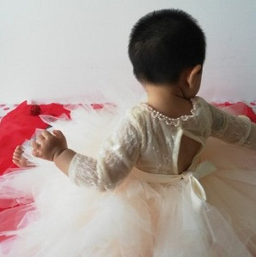Oluuu. Blumen-Jungen Abendkleid – Baby Poncho Kleid