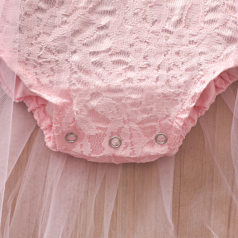 Oluuu. Baby Romper mit Rüschensaum, Spitzen- und Mesh-Verarbeitung, florales Printdesign