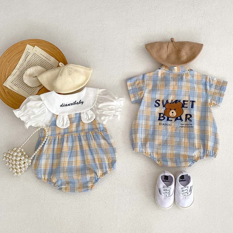 Oluuu. Baby Kurzarm Zwei-Teiler Romper – Dünnes Bärenkaromuster, Kletterbekleidung