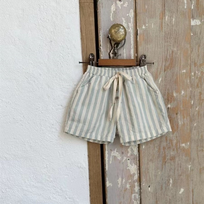 Oluuu. Baby Shorts aus dünnem Baumwollstoff – Karo-Streifen