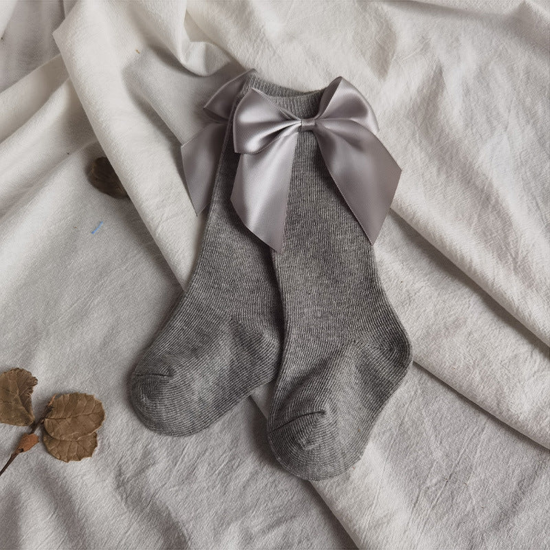 Oluuu. Spanische Kinder-Socken mit Schleife – Elegante und süße Socken für Mädchen