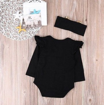 Oluuu. Baby Einteiler mit englischem Schriftzug – 2-teiliges Set mit Kopftuch im Hip-Hop-Stil