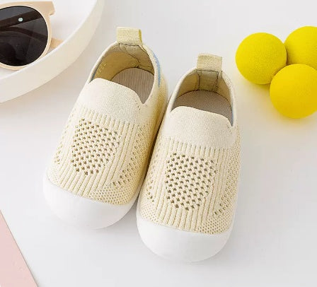 Oluuu. Baby Lauflernschuhe – Weiche, rutschfeste Sohle für Frühling und Herbst