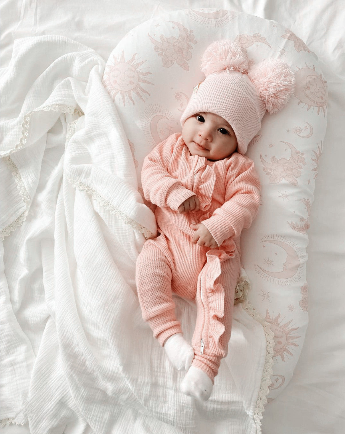 Oluuu. Mädchen Baby Strick-Jumpsuit aus elastischem Waffelstoff