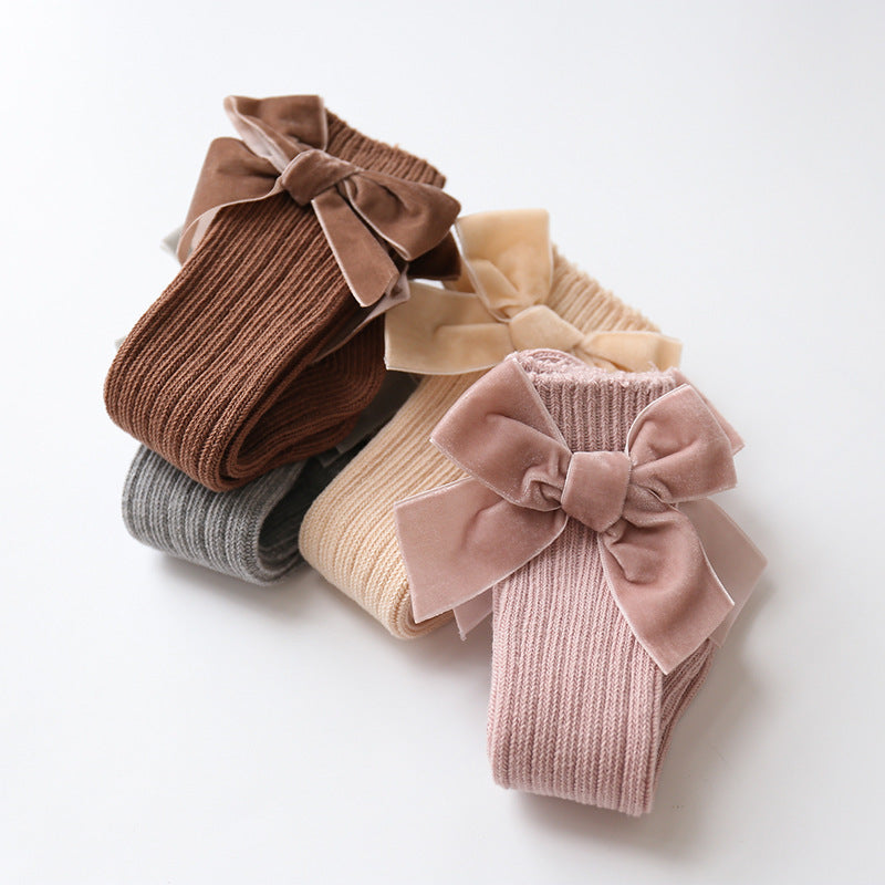 Oluuu. Baby Wollsocken mit Schleifen-Design