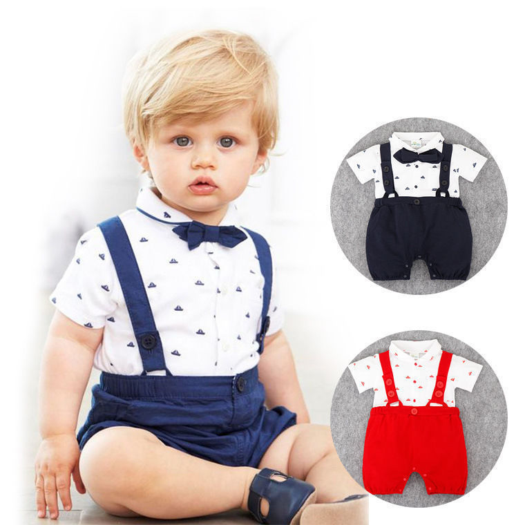 Oluuu. Jungen Weißer Strampler mit Hosenträgern und Fliege