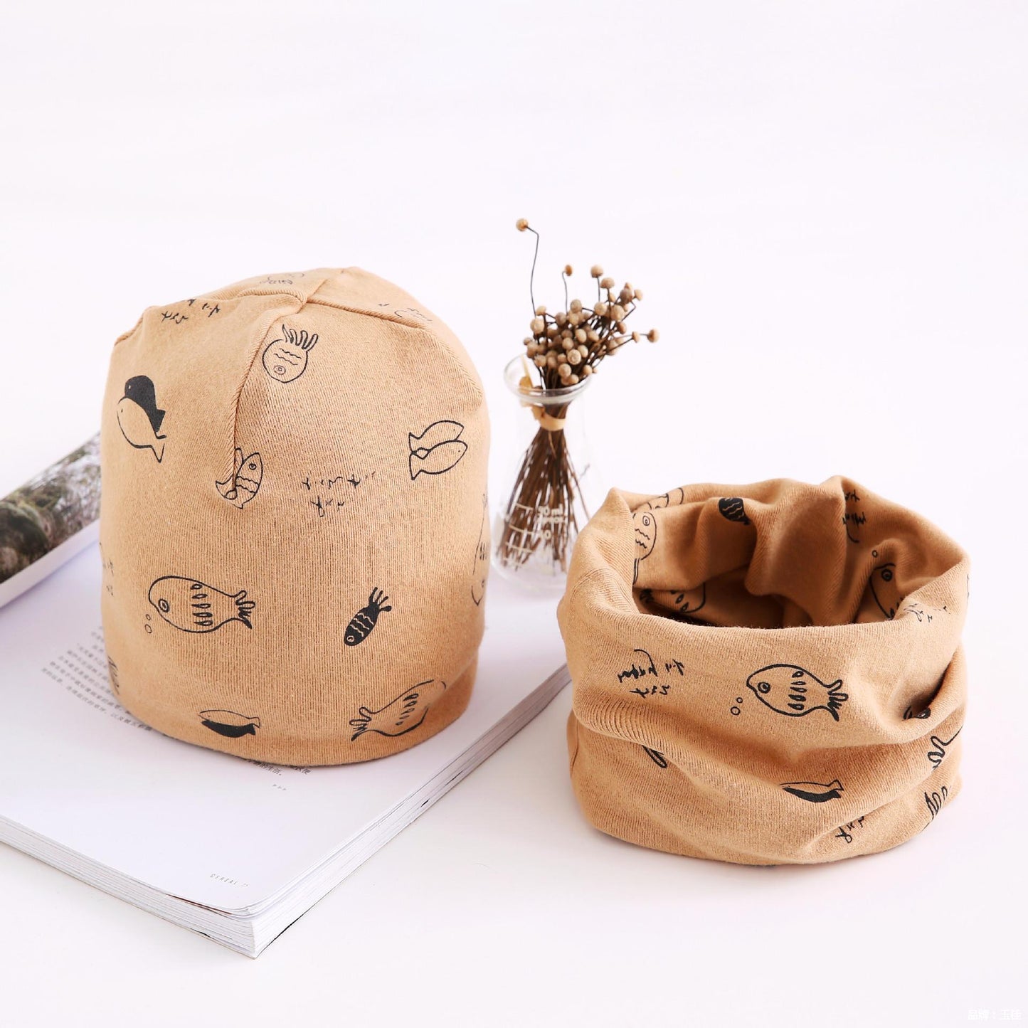 Oluuu. Neuheit Herbst- und Winterset – Baby Baumwoll-Bandana mit Mütze im Zwei-Teiler-Set, Kinder-Accessoires im Großhandel, Kleine Fische