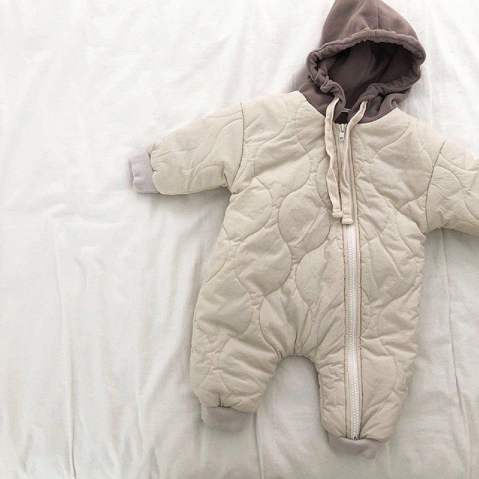 Oluuu. Baby Gepolsterter Stepp-Jumpsuit – Ausgehbekleidung