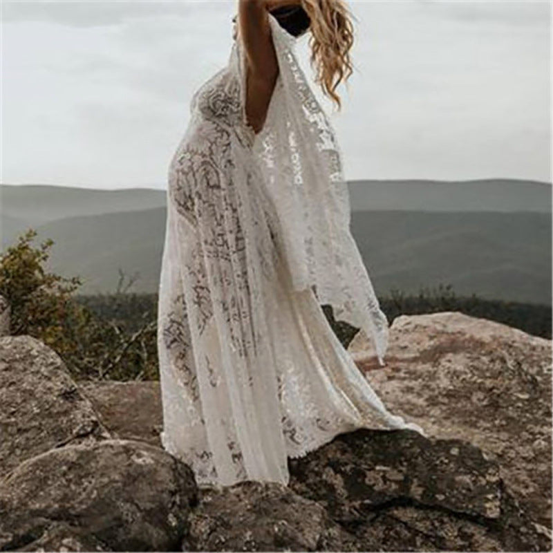Oluuu. Schwangerschafts-Lace Kleid mit weitem, flauschigem Saum