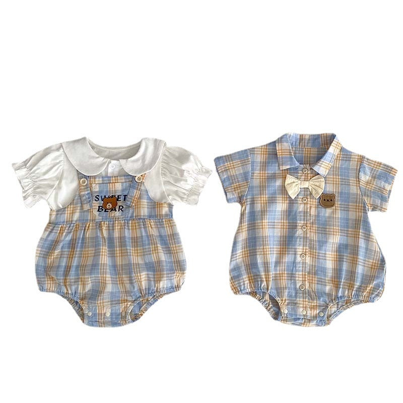 Oluuu. Baby Kurzarm Zwei-Teiler Romper – Dünnes Bärenkaromuster, Kletterbekleidung