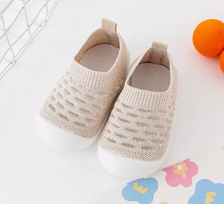 Oluuu. Baby Lauflernschuhe – Weiche, rutschfeste Sohle für Frühling und Herbst