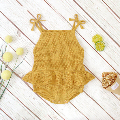 Oluuu. Baby Einteiler für Mädchen – Strick-Sling mit Rüschen und fröhlichem Falten-Romper