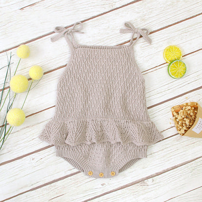 Oluuu. Baby Einteiler für Mädchen – Strick-Sling mit Rüschen und fröhlichem Falten-Romper