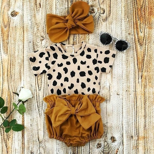Oluuu. Newborn Baby Bekleidungsset – Kurzarmstrampler mit Schleife und Shorts