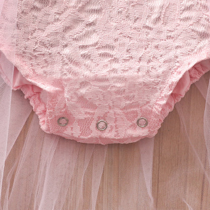 Oluuu. Baby Romper mit Rüschensaum, Spitzen- und Mesh-Verarbeitung, florales Printdesign