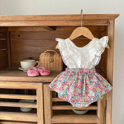 Oluuu. Baby Romper mit Volantärmeln und Hosenträgern  Zwei-Teiler, mit Unterwäscheabdeckung