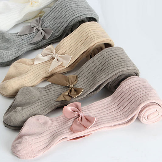 Oluuu. Kinder Socken mit einfarbiger Schleife