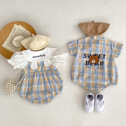 Oluuu. Baby Kurzarm Zwei-Teiler Romper – Dünnes Bärenkaromuster, Kletterbekleidung