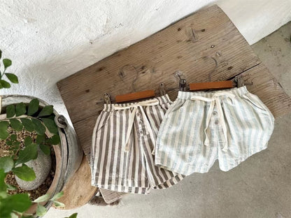 Oluuu. Baby Shorts aus dünnem Baumwollstoff – Karo-Streifen