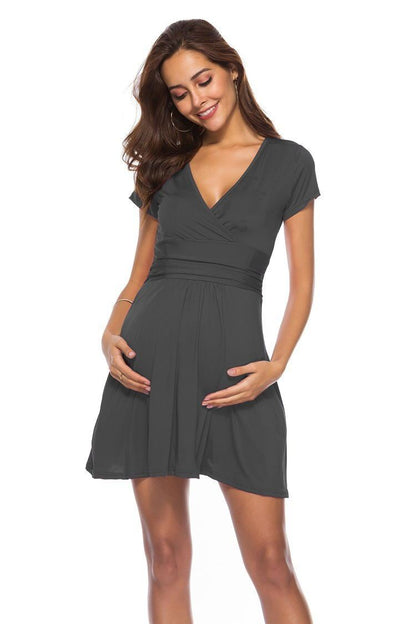 Oluuu. Elegantes Mama Kleid mit Tiefem V-Ausschnitt