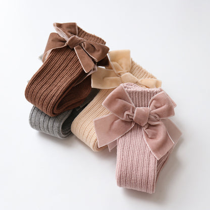 Oluuu. Baby Wollsocken mit Schleifen-Design