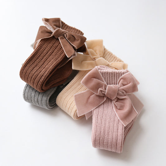 Oluuu. Baby Wollsocken mit Schleifen-Design