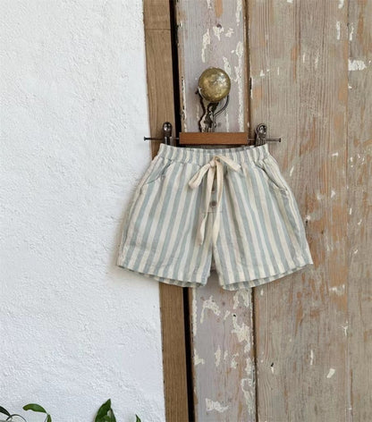 Oluuu. Baby Shorts aus dünnem Baumwollstoff – Karo-Streifen