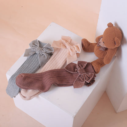 Oluuu. Baby Wollsocken mit Schleifen-Design