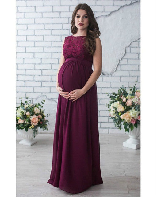Oluuu. Ärmelloses Umstandskleid mit Spitze – Eleganz für werdende Mamas