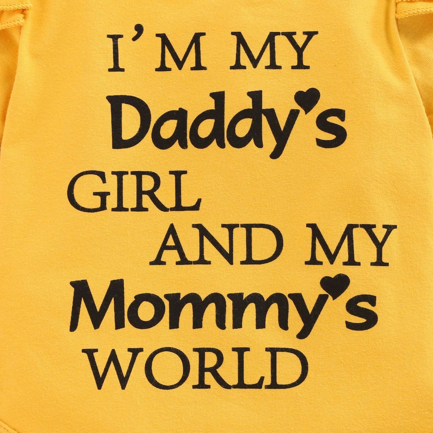 Oluuu. Niedliches Baby Drei-Teile-Set: Kurzarm-Shirt mit Buchstaben, Sonnenblumen-Shorts und Jacke