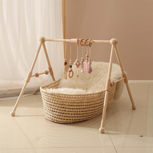 Oluuu. Baby Fitnessrack für das Kinderbett