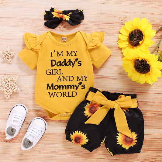 Oluuu. Niedliches Baby Drei-Teile-Set: Kurzarm-Shirt mit Buchstaben, Sonnenblumen-Shorts und Jacke