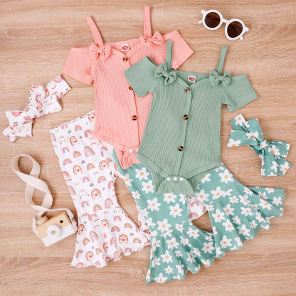 Oluuu. Baby Mädchen Sommer Outfit mit Schleifen-Trägern, V-Ausschnitt, Kurzarm-Einteiler und bedruckten Glocken-Jeans